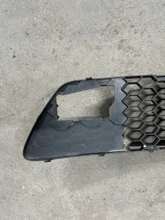 Griglia paraurti anteriore Skoda Octavia II, usata, OEM 1Z0853677D image 9