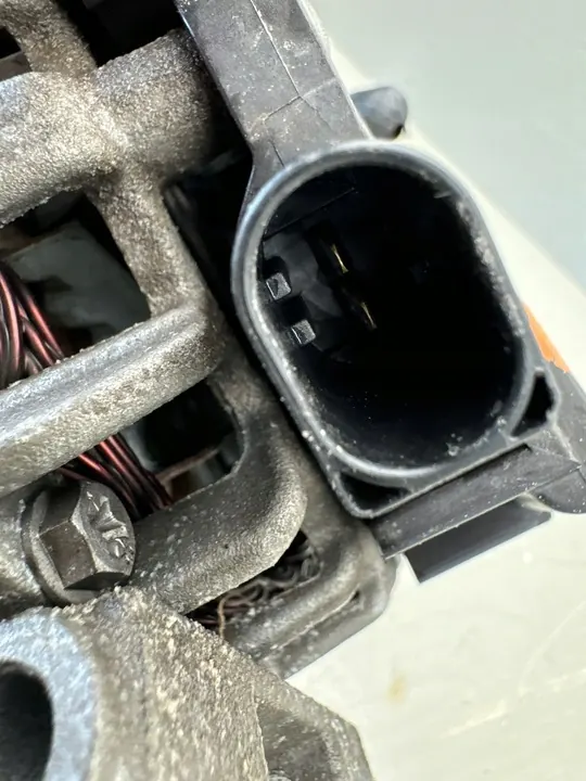 FIAT 500X Vaihtovirtageneraattori Bosch 51942146 image 8