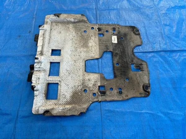OEM 9824226080 Placa de protección motor Peugeot 208 II image 4