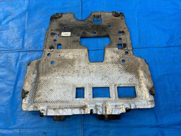 OEM 9824226080 Placa de protección motor Peugeot 208 II image 5