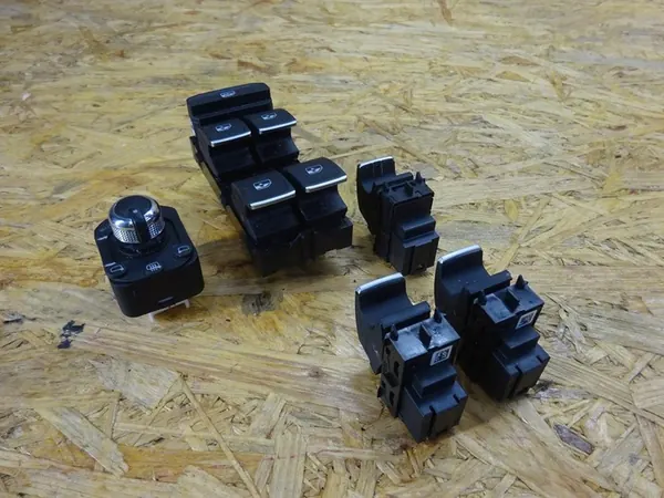 GOLF VII Fenster- und Spiegelsteuerungen Set 5G0959855N 5G0959857E image 3