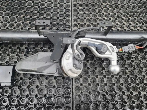 KKDA BMW G60 G61 Anhängerkupplungsmodul - Gebraucht image 4