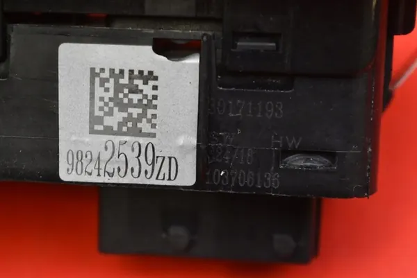 Raam Bediening Paneel Peugeot 2008 2017-2020 OEM 98242539ZD image 9