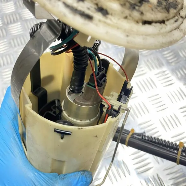 Bomba de combustível Volvo 30645978 image 3