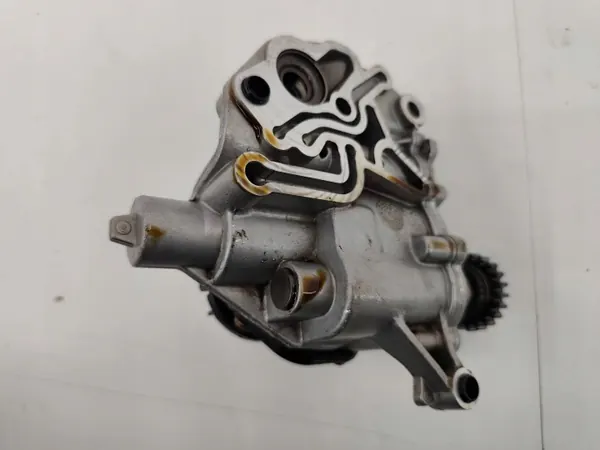 Audi Öljypumppu OEM RCD22161 2.0 TFSI moottorille image 3