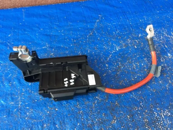 Audi A4 B9 Pyrotekninen puristin OEM 8W0915459K image 4