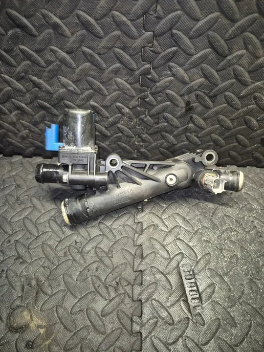 Válvula de agua Ford Fiesta MK7 1.6 ST image 2