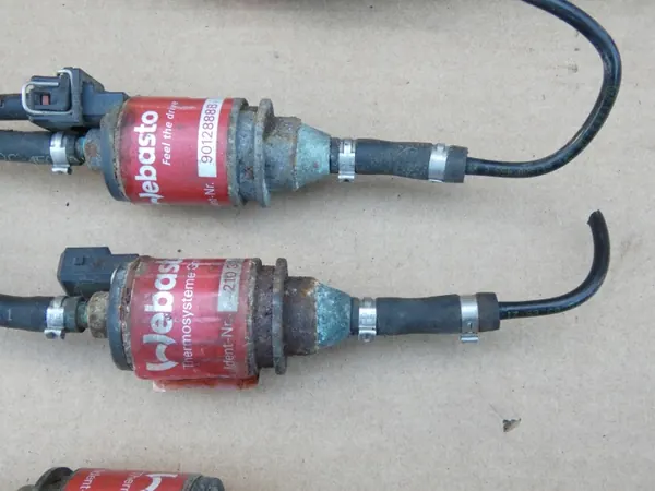Pompe à carburant Audi Webasto OEM 443963303A - Occasion image 9