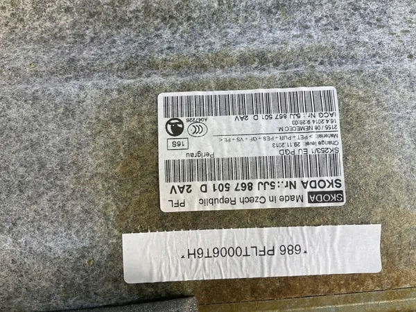 Skoda Rapid Spaceback schuifdakvoering OEM 5JJ867501D image 7