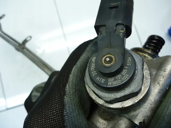 Polttoainepumppu VW GOLF V 2.0TFSI BWA image 3