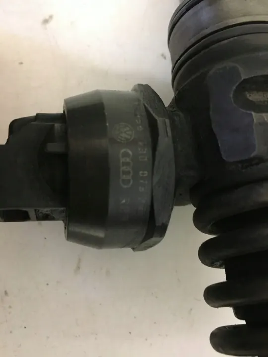 Pompe à carburant OEM 038130073BQ pour Passat B6 Superb image 3
