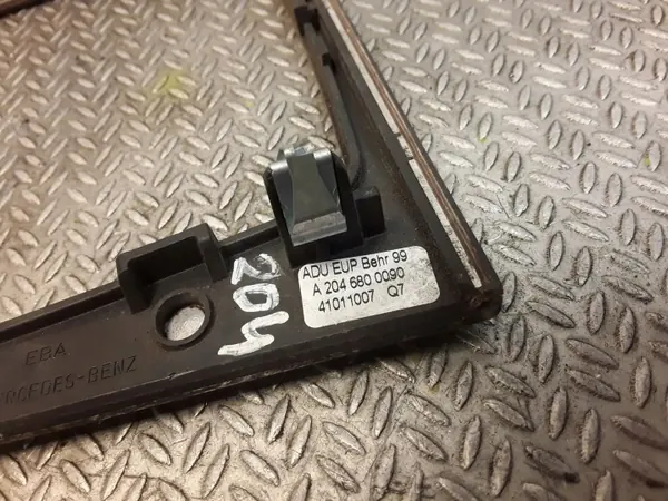 Suporte esquerdo Mercedes-Benz C W204 OEM 2046800090 image 4