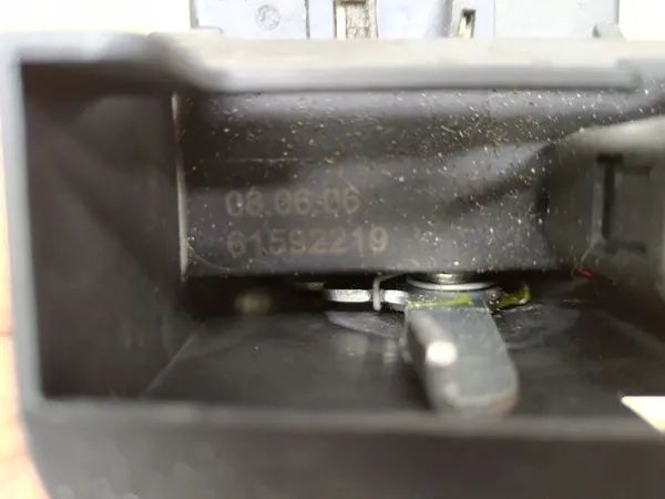 Bagagelås VW Touran MK1 2003-2006 image 2