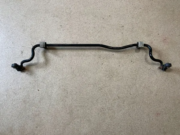 OEM 4G0511305P Taka stabilointitanko Audi RS6 C7:lle image 2