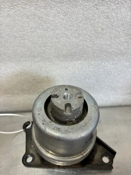 Moottorin kiinnike Volkswagen T6.1 7LA199256 image 2