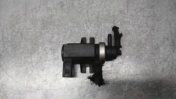 Válvula de vacío OEM 1J0906627 para VW Passat B5 1.9TDI image 2