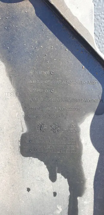 Tesla Model Y bakre undersköld OEM 1622741-00-C image 3