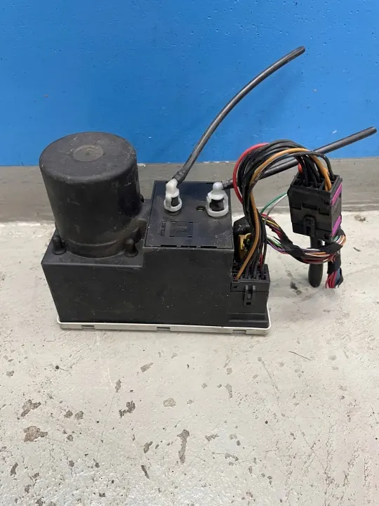 Audi keskuslukituspumppu OEM 8LO862257E - Käytetty image 2