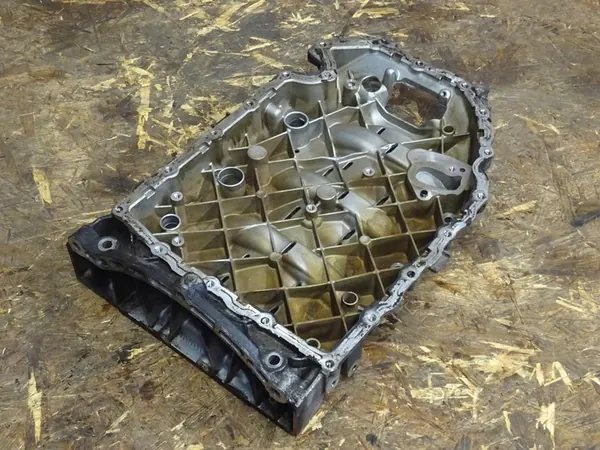 AUDI A3 8P GOLF VI GTI 2.0 TSI TFSI Oljesump 06J103603T image 3