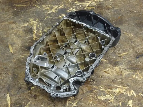 AUDI A3 8P GOLF VI GTI 2.0 TSI TFSI Oljesump 06J103603T image 4