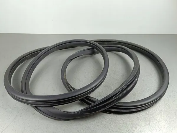 Vedação da porta traseira Mazda CX-9 2022 OEM FOB55487 image 1