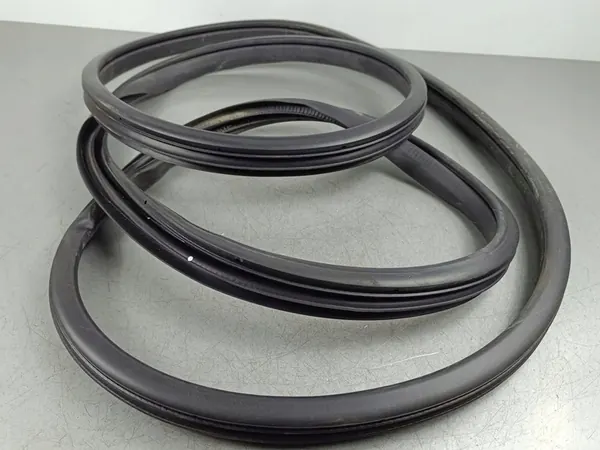 Vedação da porta traseira Mazda CX-9 2022 OEM FOB55487 image 2