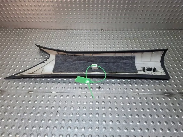 OEM S26372620 Etu-oikea pilarikansi Mercedes W205 image 3