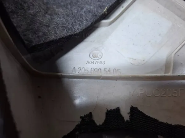 OEM S26372620 Etu-oikea pilarikansi Mercedes W205 image 4