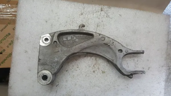 Framfjädringsfäste höger OEM 4M0413038N Audi Q5/Q7 image 2
