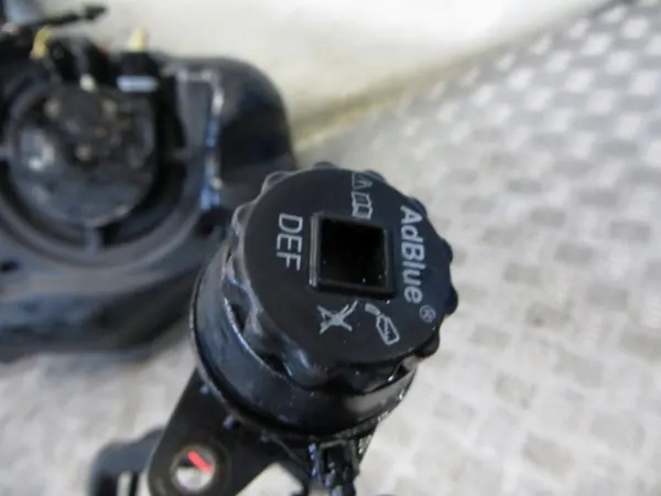 Land Rover AdBlue-tank OEM GK72-5J228-A Gebruikt image 7