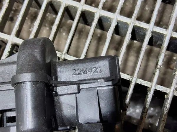 Actuador de cierre central Toyota Aygo OEM 223421 image 5