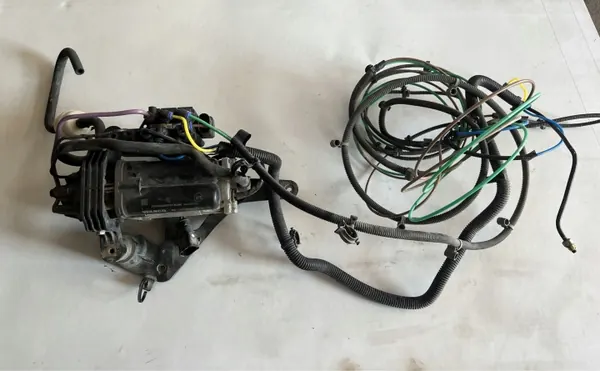 Compressor de ar Tesla S OEM 443020303 - Usado image 2