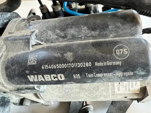 Compressor de ar Tesla S OEM 443020303 - Usado image 4