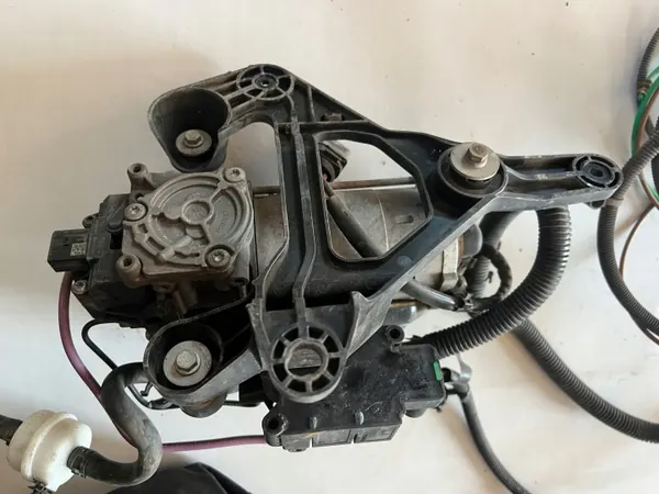 Compressor de ar Tesla S OEM 443020303 - Usado image 6