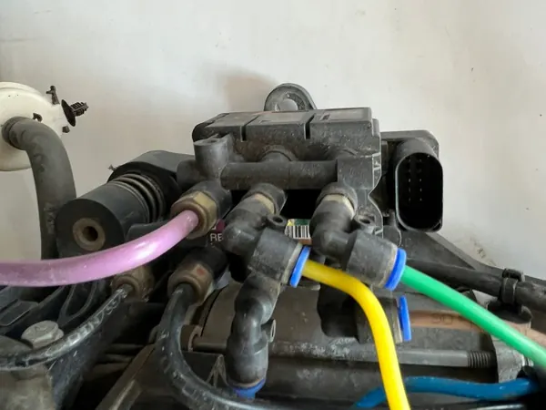 Compressor de ar Tesla S OEM 443020303 - Usado image 8