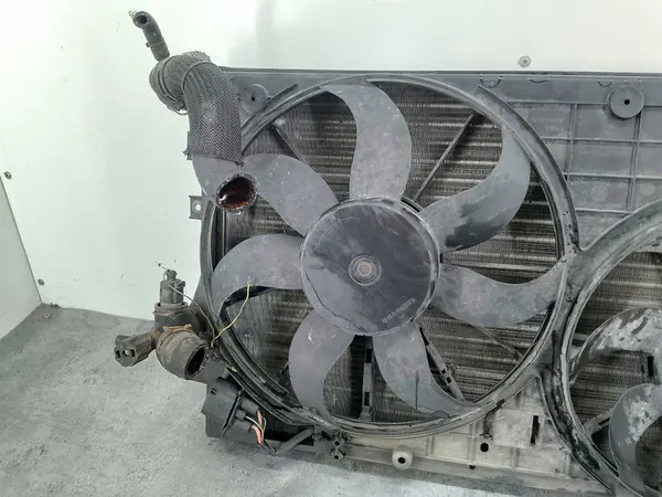 Radiador de agua con ventilador VW GOLF V 1.9 TDI OEM 1K0121207J image 8