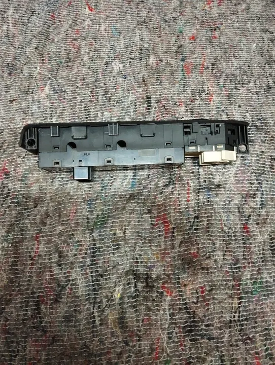 Linker Voorraam Schakelpaneel Kia Sportage III 93570-3W400WK image 4