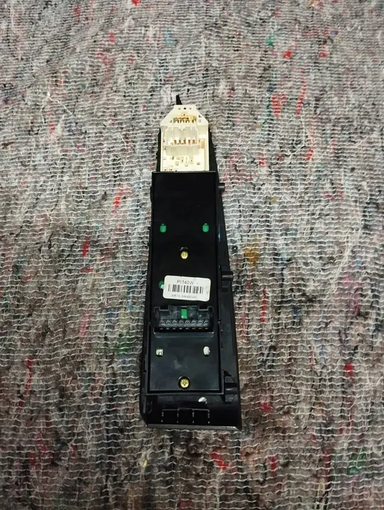 Linker Voorraam Schakelpaneel Kia Sportage III 93570-3W400WK image 7