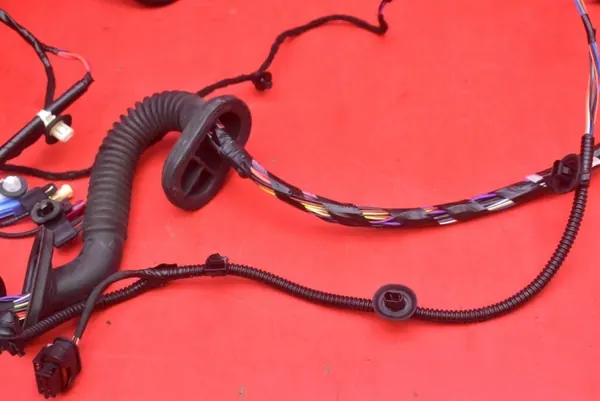 Tesla Model 3 Dörrharness OEM 1067957-00-F Vänster Fram image 3