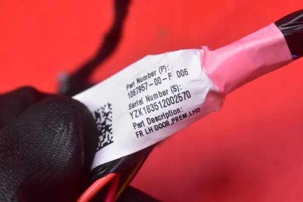 Tesla Model 3 Dörrharness OEM 1067957-00-F Vänster Fram image 8