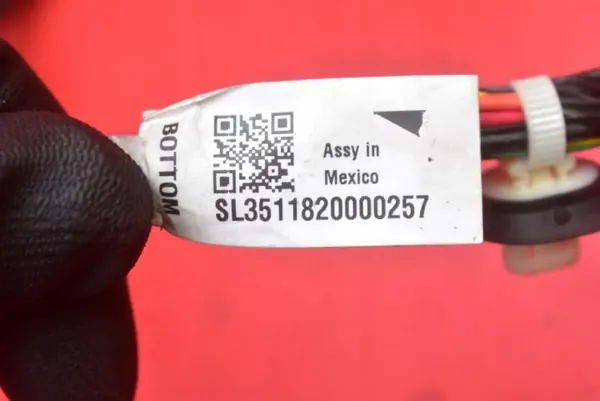 Tesla Model 3 Dörrharness OEM 1067957-00-F Vänster Fram image 9