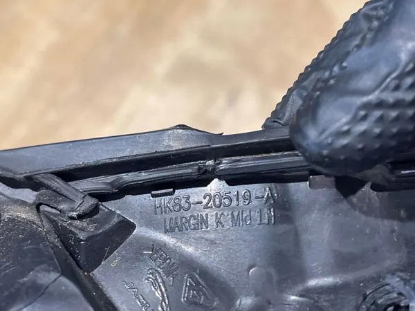 Junta de janela esquerda Jaguar F-Pace OEM HK8320519A image 3