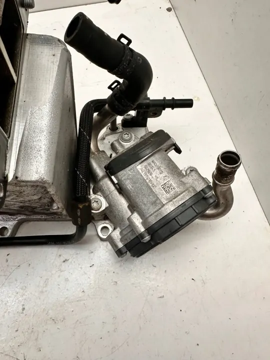 Insugningsgrenrör OEM 04L129766AH för VW Passat B8 image 3