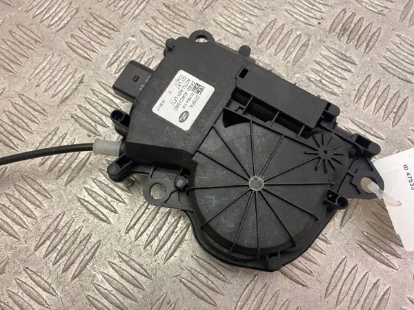 Land Rover Discovery 5 takaluukun lukkoaktoori OEM DK62404C10AD image 3