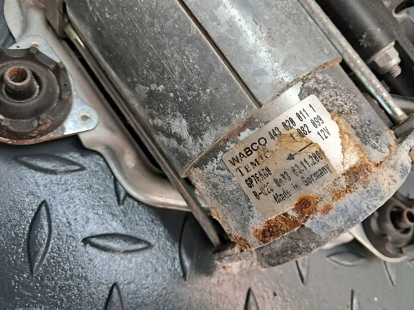 OEM 6 787 616 Luftfeder-Kompressor Heck BMW X5 image 3