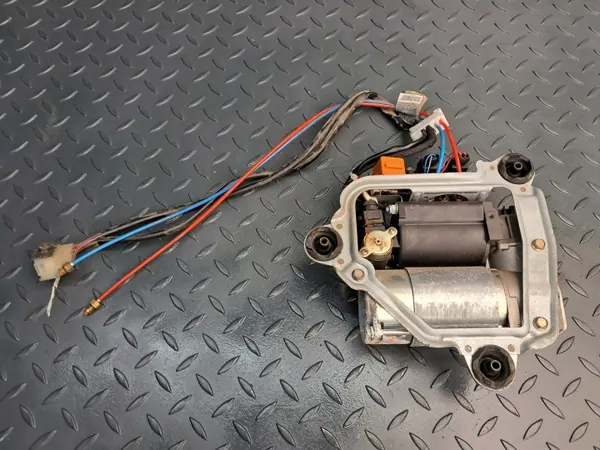 OEM 6 787 616 Luftfeder-Kompressor Heck BMW X5 image 7