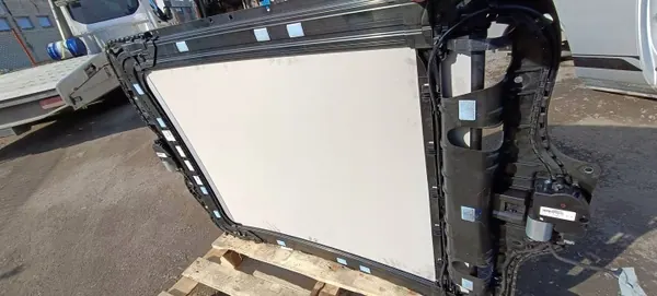 Panorama Schiebedach OEM 06701406840 Maserati Levante image 10
