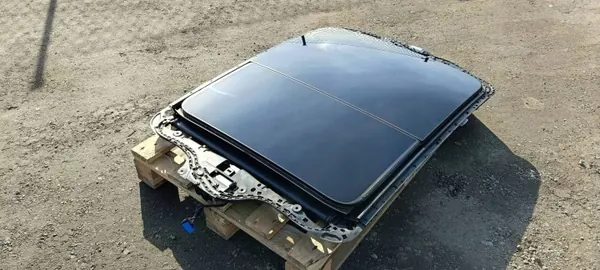 Panorama Schiebedach OEM 06701406840 Maserati Levante image 3