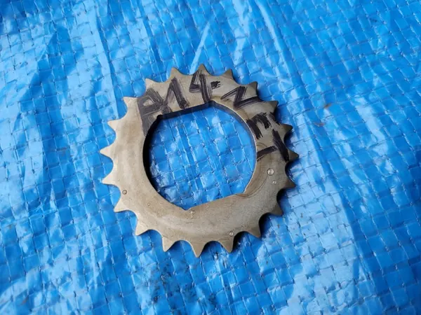 OPEL Mokka Astra J Meriva B Engranaje de distribución 1.2 1.4 GM 55355345 image 2