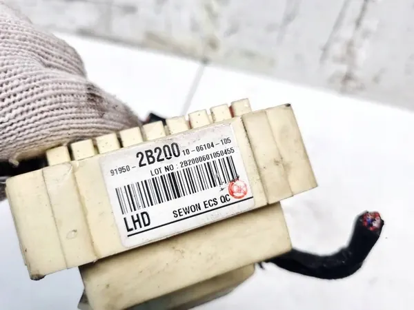 Caixa de fusíveis Hyundai Santa Fe 2007 2.7L 91950-2B200 image 4